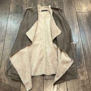 Women’s Supply Society Vest Size Medium.